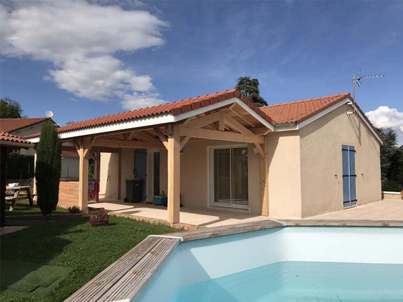 Appentis de protection de terrasse.