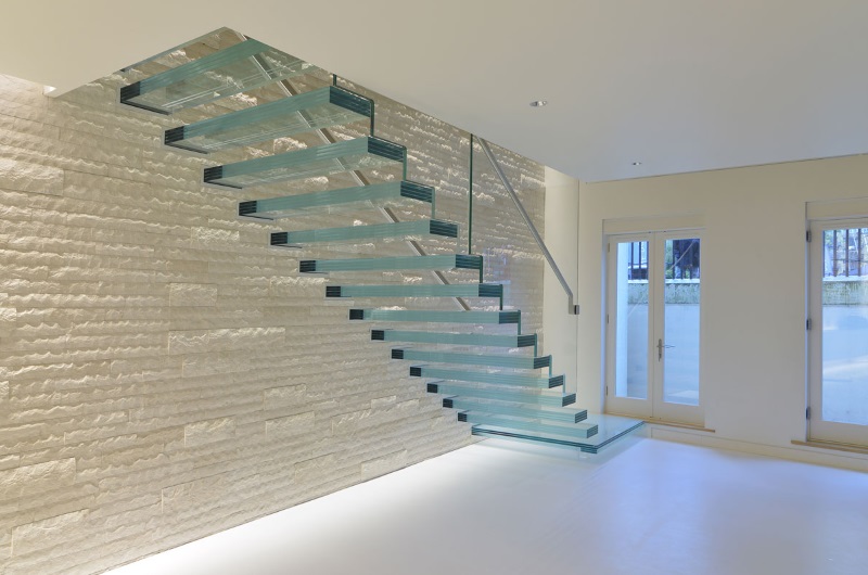 Conseil déco pour choisir son escalier : verre