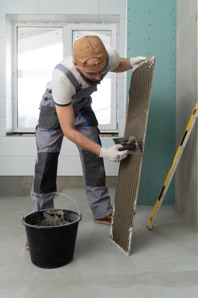 Ouvrier entrain de rénover